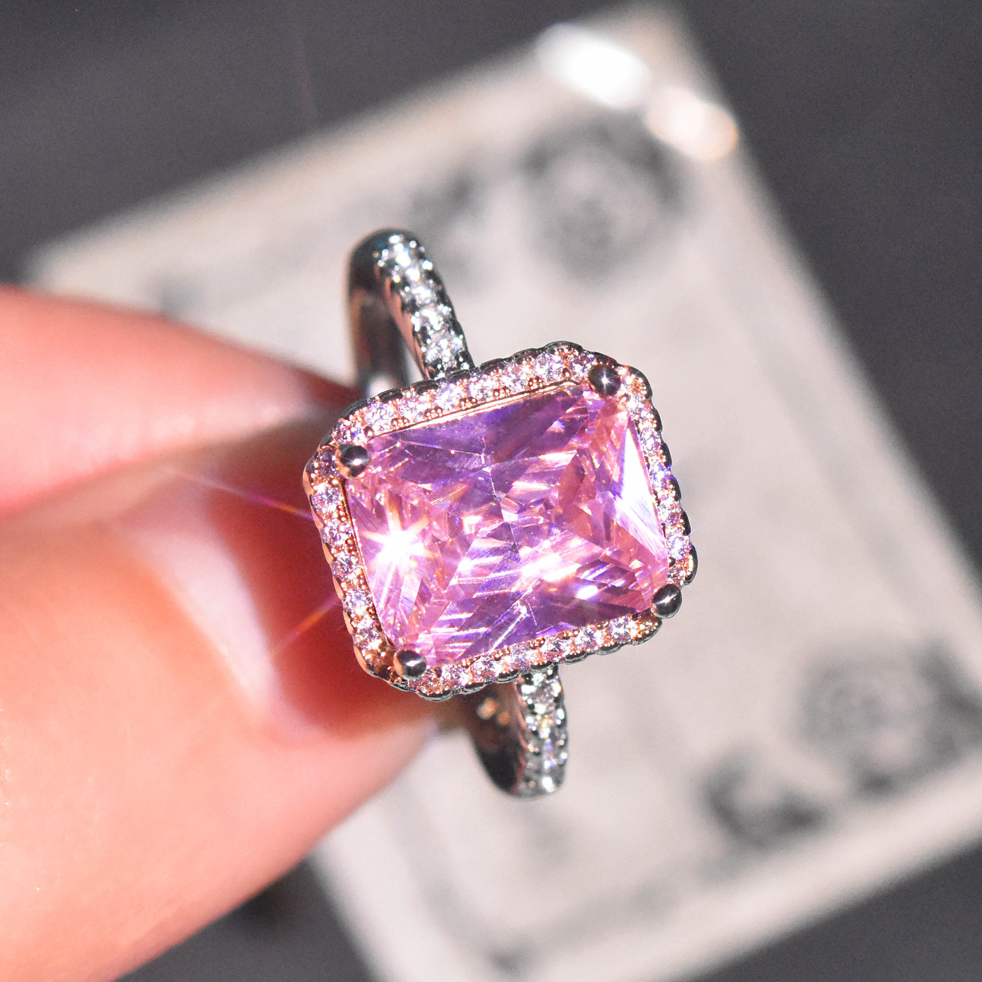 New European and American luxury inlaid yellow diamond two-color copper ring