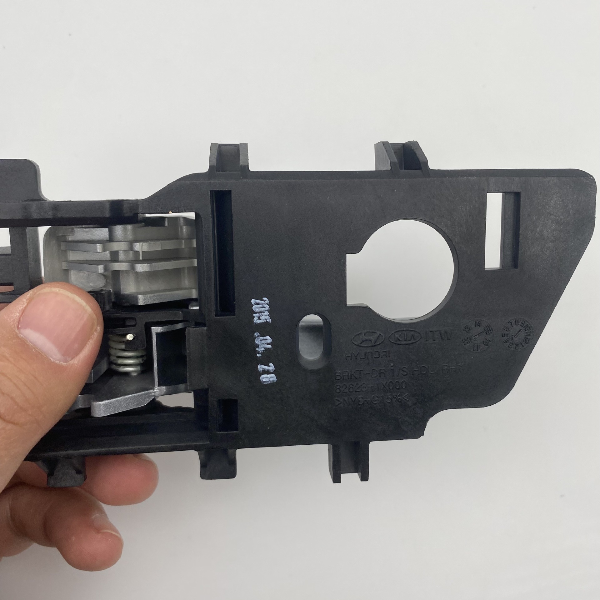 82620-1X000 Is Suitable for Modern Interior Armrests, Door Handles, and Car Interior Handles 826201X000