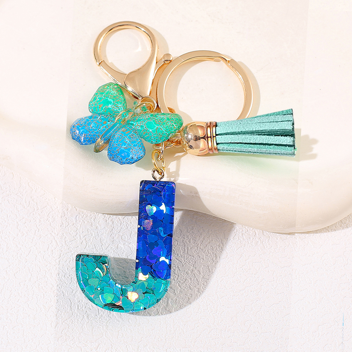 Amazon 26 letras llaveros bolsos damas colgantes colgantes sequillas letras bordas mariposa llaveros