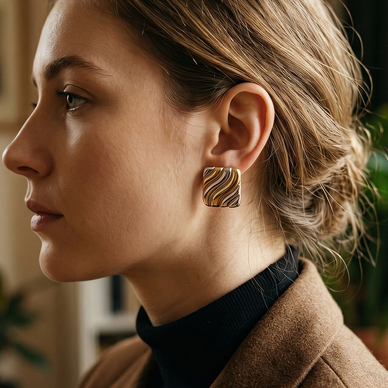 Taina auriculares de acero inoxidable lujosos de alto nivel, geometría minimalista, acero de titanio corrugado no se desvanece, auriculares transfronterizos europeos y estadounidenses