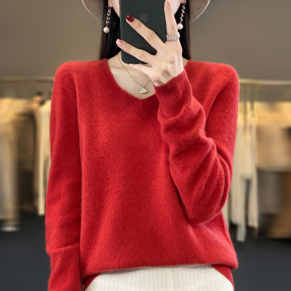 Woolen solid color base body-friendly sweater