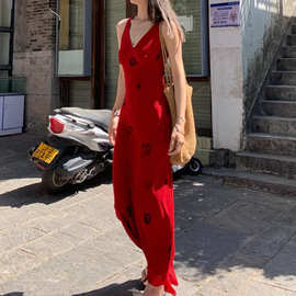 南法假日 裙子女夏季法式度假风修身长款V领红色连衣裙无袖女装潮
