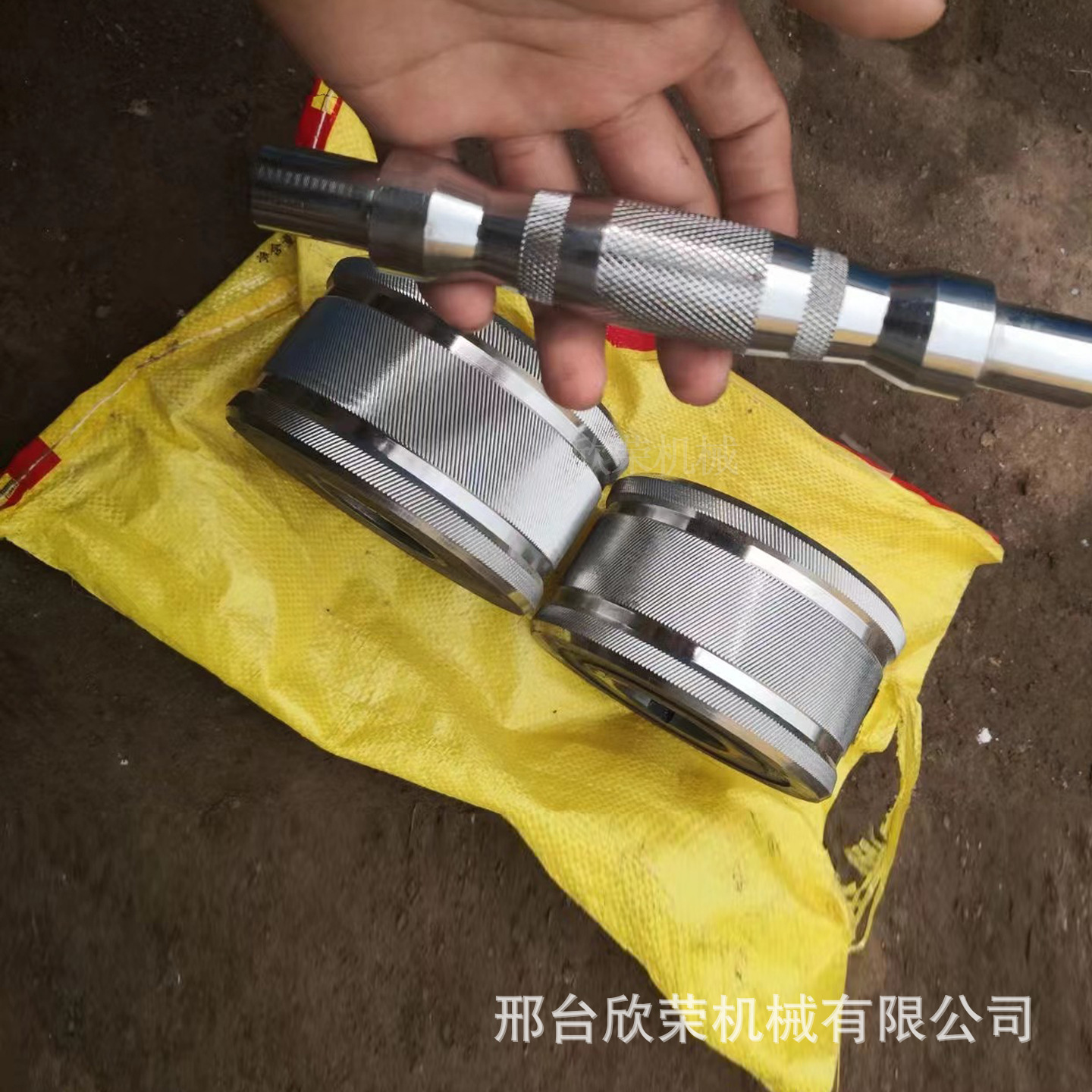 厂家直销高强度高寿命54孔/75孔/100孔三轮滚丝轮滚牙轮 滚花轮