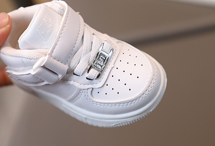 Vår och höst Nya sporter Pojkar High Top Board Girls Little White Korean Version Mode Basketskor för barn_voghion.com