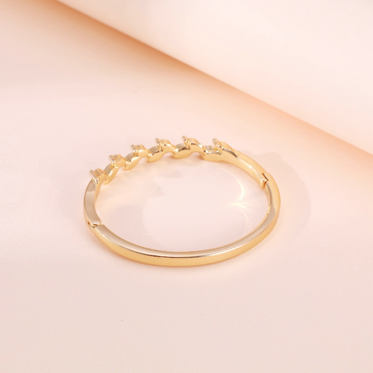 2022 new creative leaf bracelet simple style diamond light luxury hand jewelry
