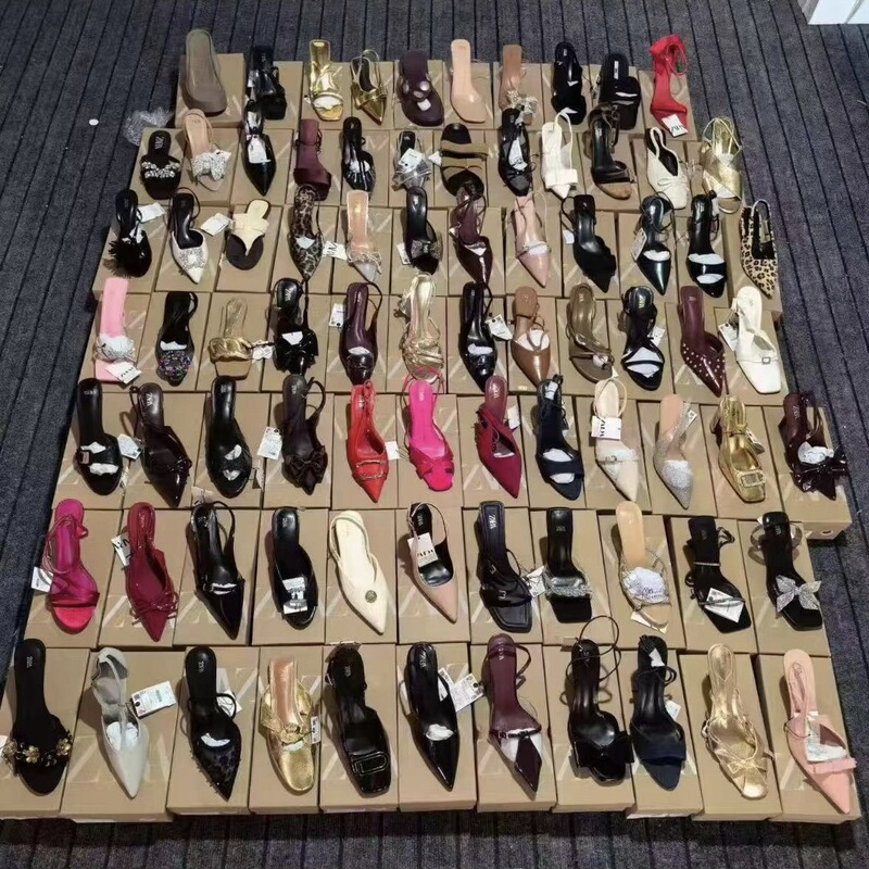 Wholesale of women's sandals for cross-border e-commerce, fashionable high heels, pointed-toe stiletto heels, clearance stock shoes, Guangzhou assorted women's shoes