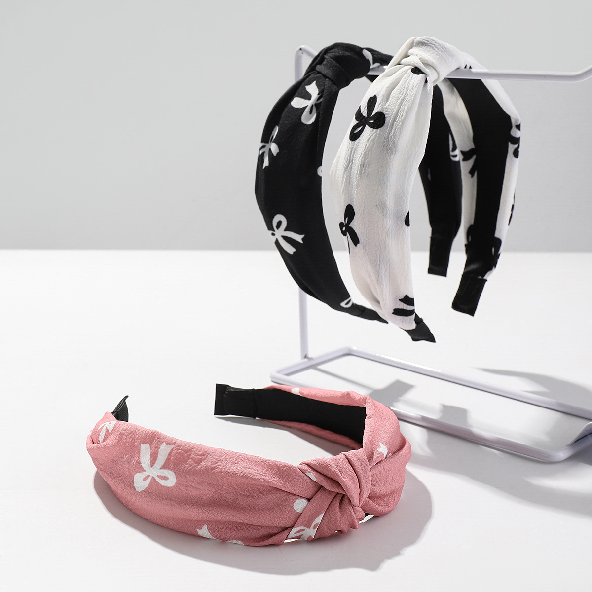 Fashionable non-slip headband