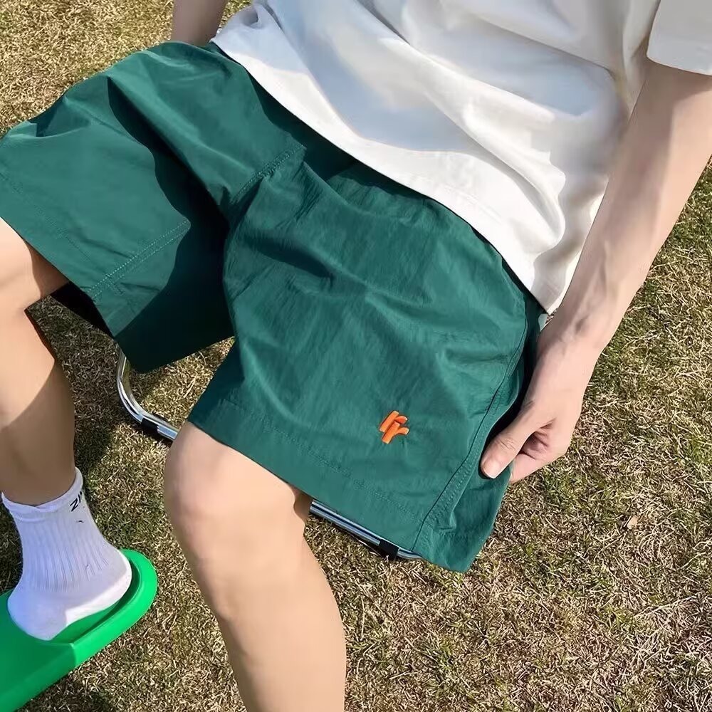 Pantalones cortos de montaña al aire libre de verano para hombres delgados secado rápido deportivo suelto versátil de playa pantalones de cinco centavos comercio exterior al por mayor transfronterizo