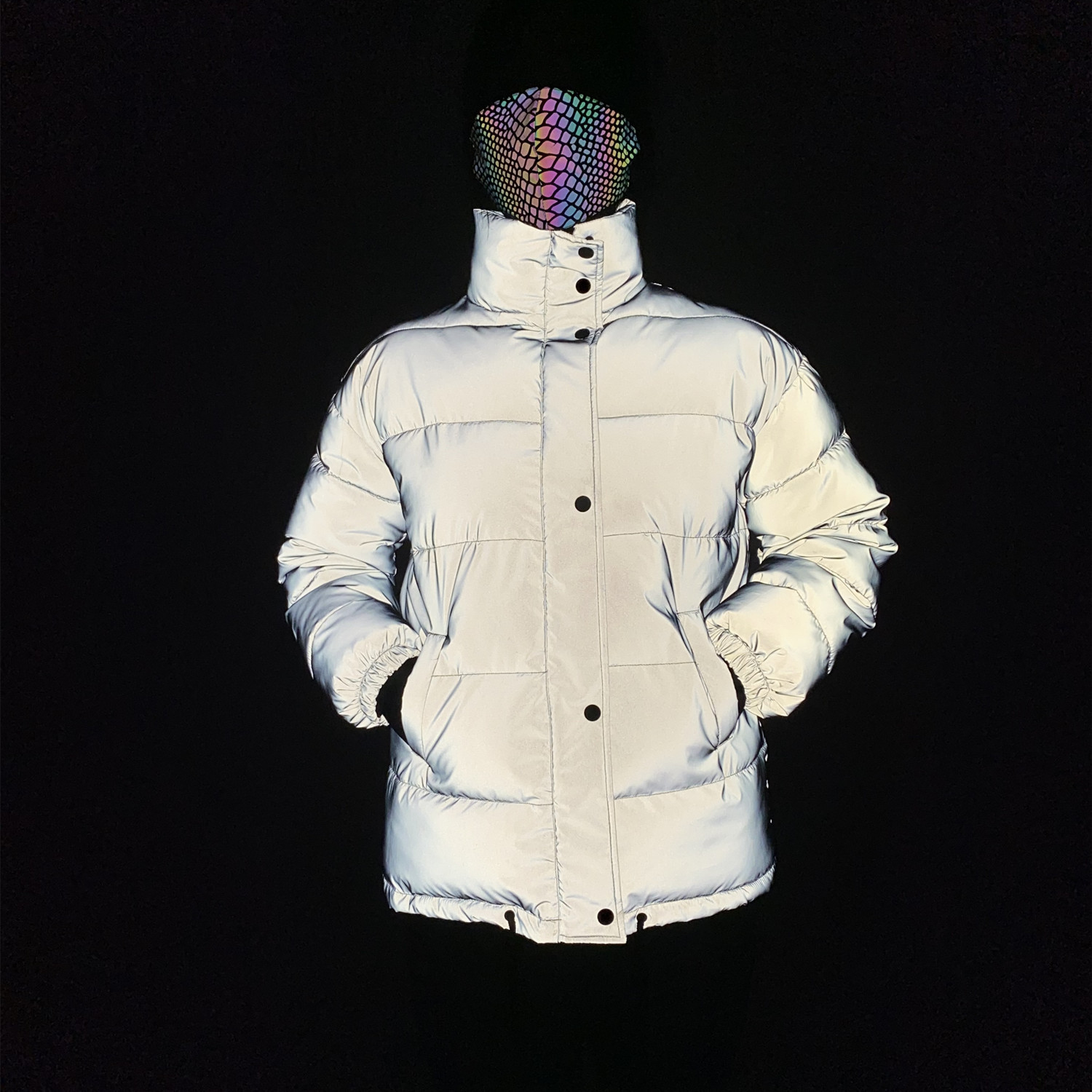 2025 invierno nuevo abrigo corto de algodón reflectante colorido con cuello alto para mujer abrigo de algodón láser de moda transfronteriza europea y americana de Amazon image 9