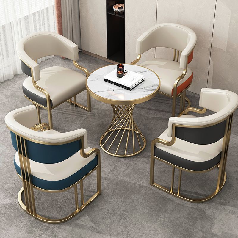 Легкий роскошный диван, 1 стол, 4 стула, одинаковые цвета