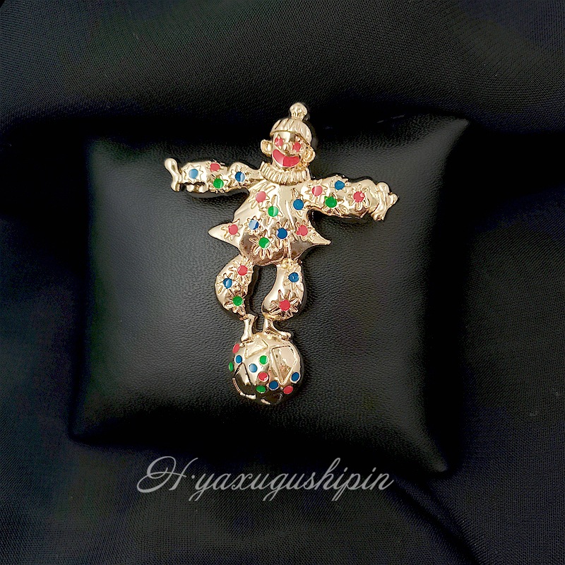 vintage Western Antique Pin Clown Vintage Personality Enamel Ball-stepping Corsage Alloy Doll Brooch Accessories