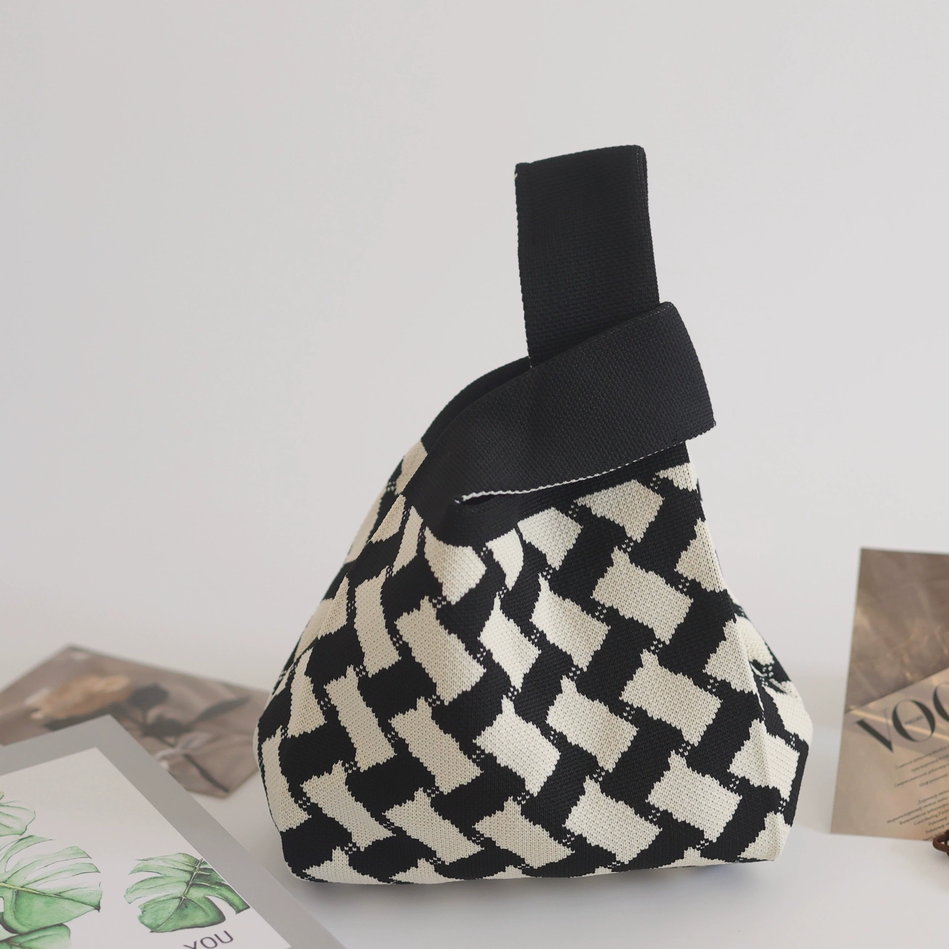 **Trendy Straw Shoulder Bag by 棉立坊 - Perfect for Fashion-Forward Internet Celebrities!**