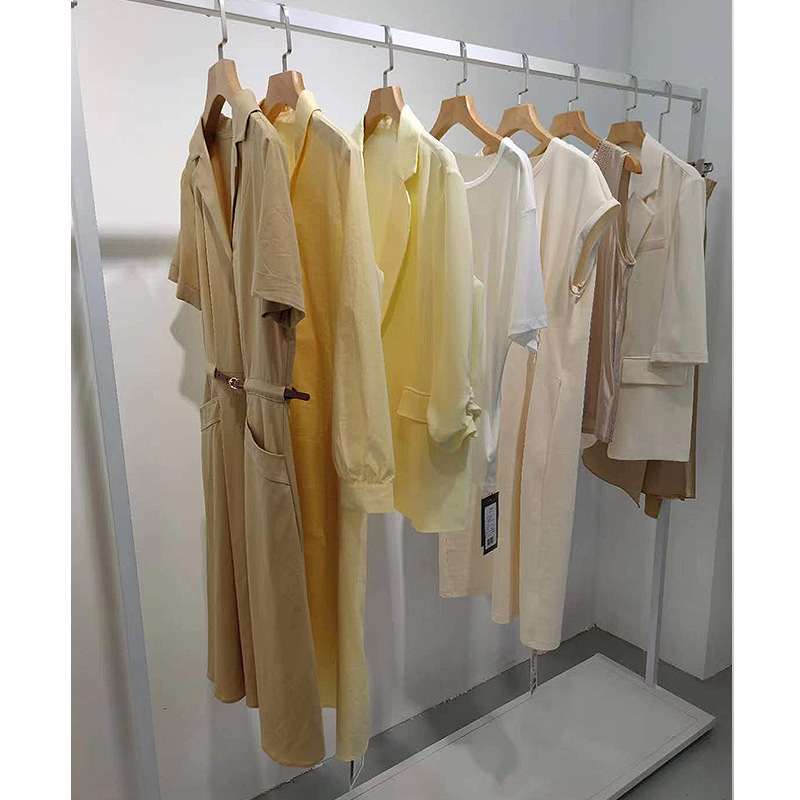 Live Broadcast Room Welfare Products Short-Sleeved T-Shirts Pleated Skirts Dresses Suspenders/Single Items with Slight Defects, Broken Sizes, Non-Refundable and Non-Exchangeable