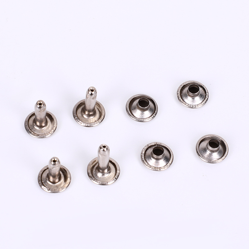 Fábrica directa de remaches metálicos de doble cara bolsas de cinturón bolsas de sombrero redondo bolsas de ropa botones accesorios de doble cara clavos