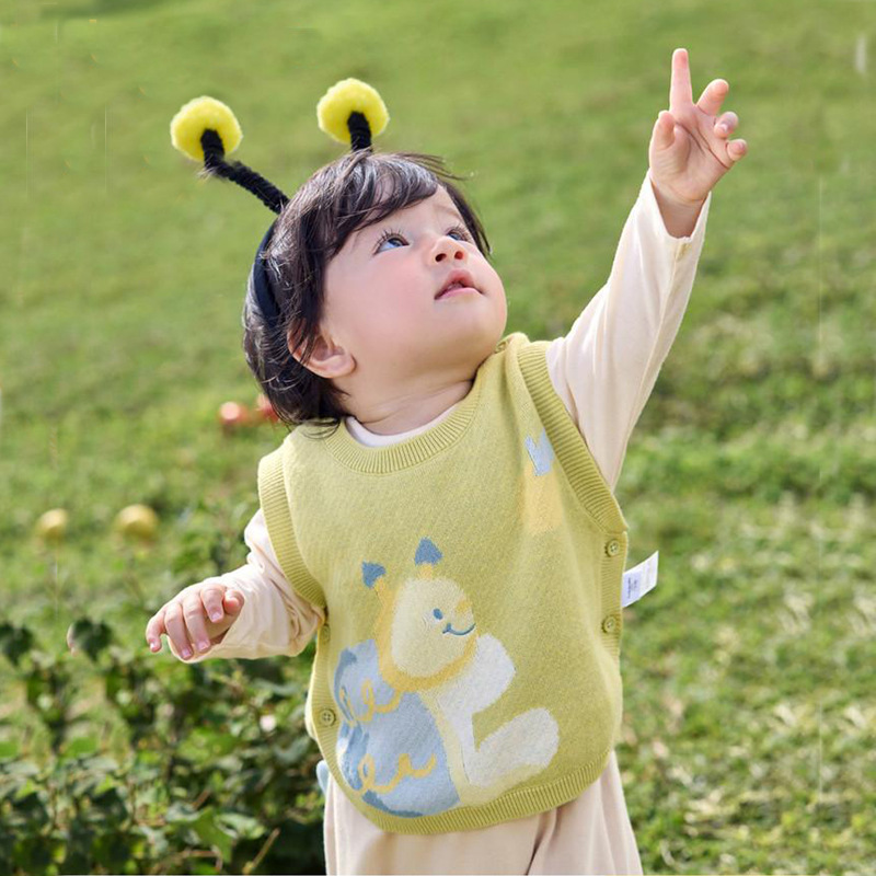 Wholesale children's clothing, infant vests, new spring and autumn styles, boys' and girls' baby vests, pure cotton, fashionable, suitable for layering or wearing on their own.