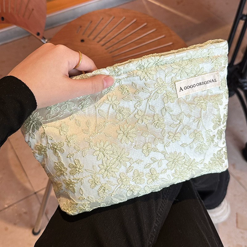 Capacious cosmetic bag, three‑dimensional travel organizer with zipper, stylish printed patterns