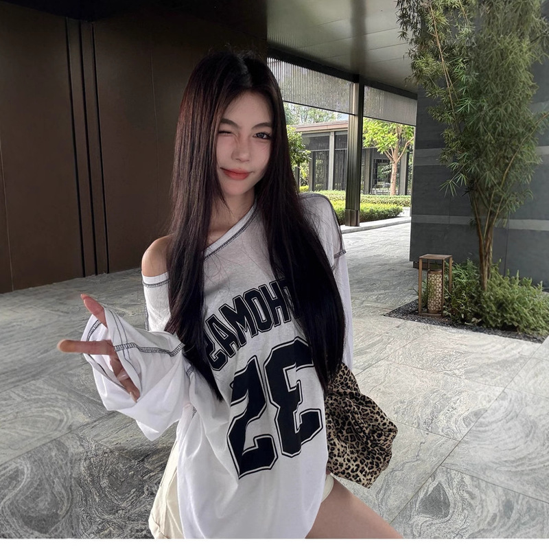 American Style Retro Printed T-Shirt Long-sleeved Autumn New Style Slant Shoulder Loose Spice Girl Design Lazy Niche Top for Women American Style Retro Printed T-Shirt Long-sleeved Autumn New Style Slant Shoulder Loose Spice Girl Design Lazy Niche Top for Women