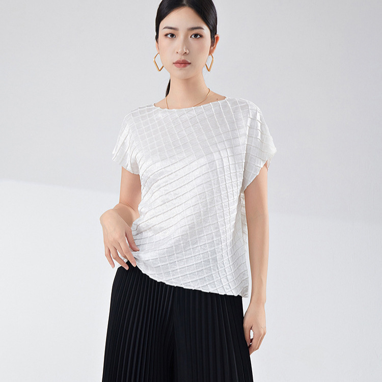 Geometric Pleated T-Shirt with Soft Drape, Loose Fit, Flattering, Casual, Versatile Short-Sleeve Top for Work and Everyday Wear
