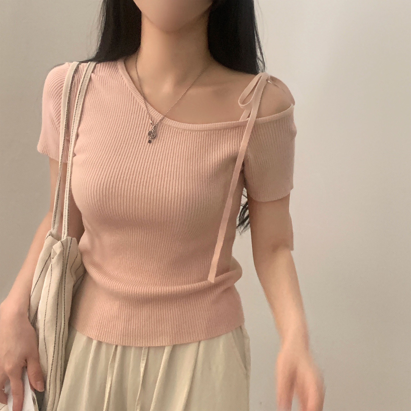 South Korea Chic Summer French Niche Simple Solid Color Design Sense Oblique Collar Strap Off-shoulder Short-sleeved Knit Top