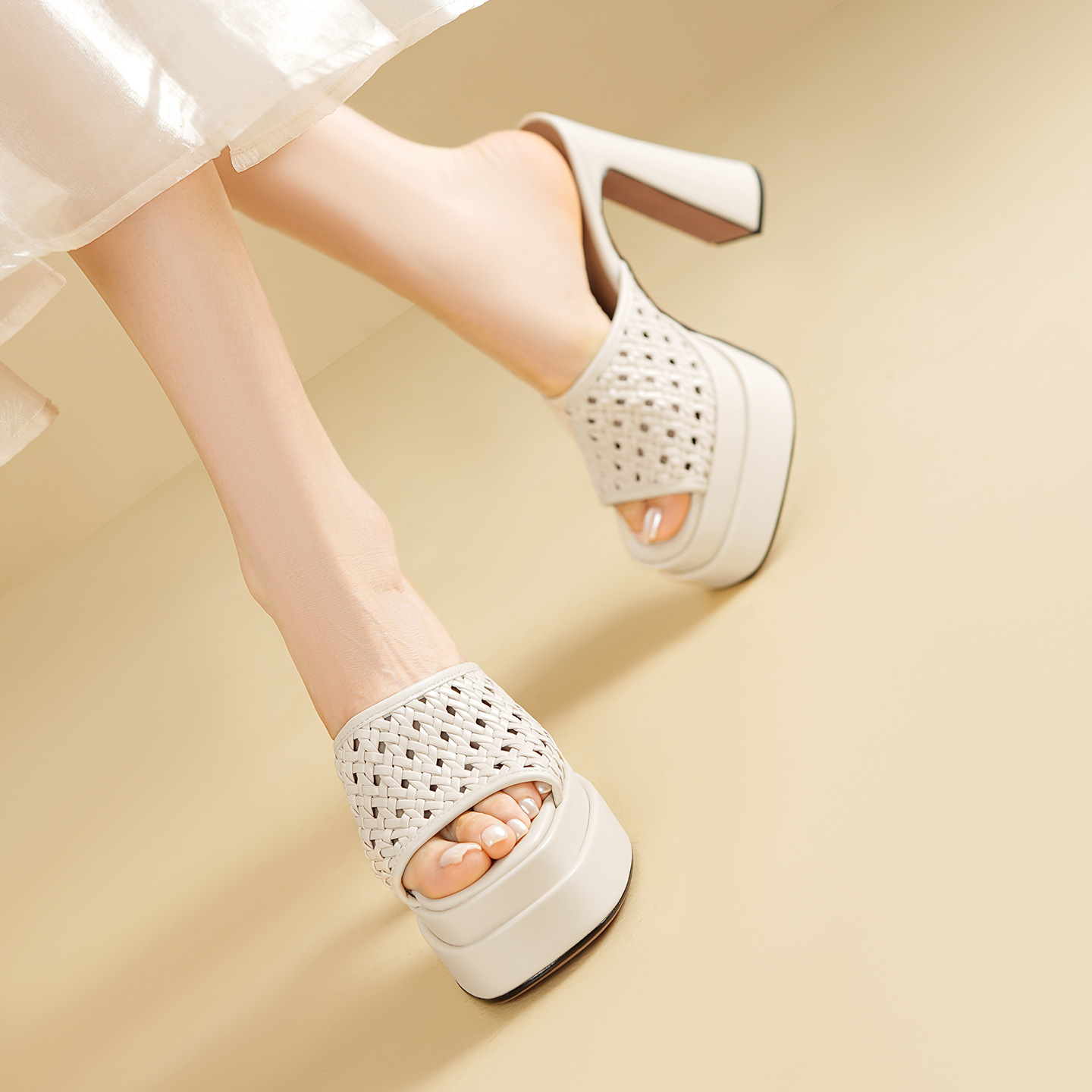 Sandal cao gót nữ hở mũi đế xuồng da thật gót 13 cm — màu đen, màu trắng ngà