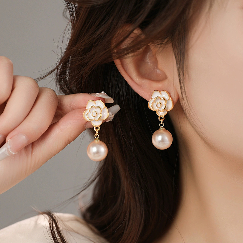 금색 & 화이트 로즈 귀걸이
