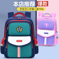 新しいカバンの小学生の男の子の女の子は一二三から六まで子供が軽いです。