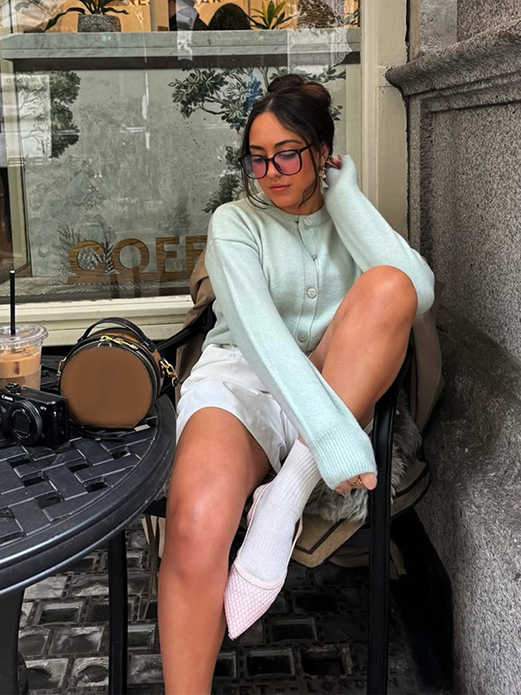 Pequeña moda fresca por favor temperamento color sólido mono hebilla jersey de punto suéter 2025 transfronterizo estilo europeo y americano nuevo otoño y invierno