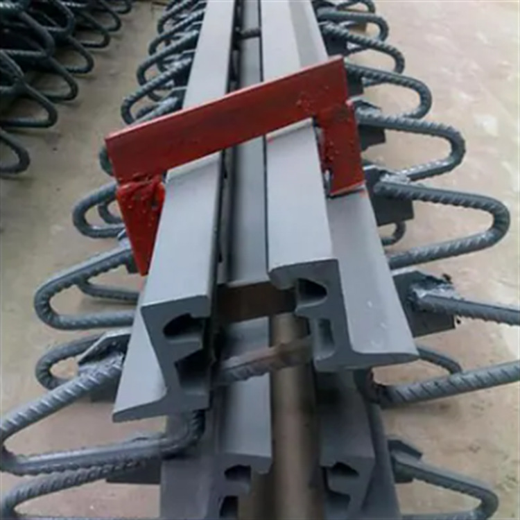 Puente articulación telescópico carretera diente de diente de sierra acera desplazamiento multidireccional TST relleno telescópico diente de sierra barra de acero obturación