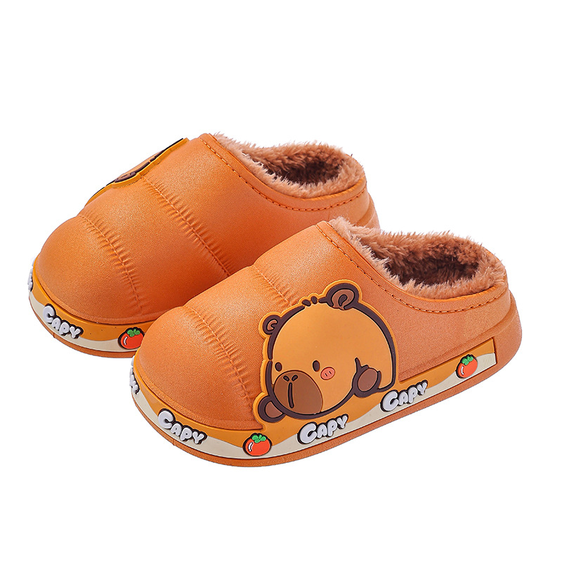 Zapatillas de algodón de invierno para niños Capibara, calentamiento y terciopelo impermeable, zapatos de algodón para niños mayores, lindos paquetes de tacones para niños en casa.