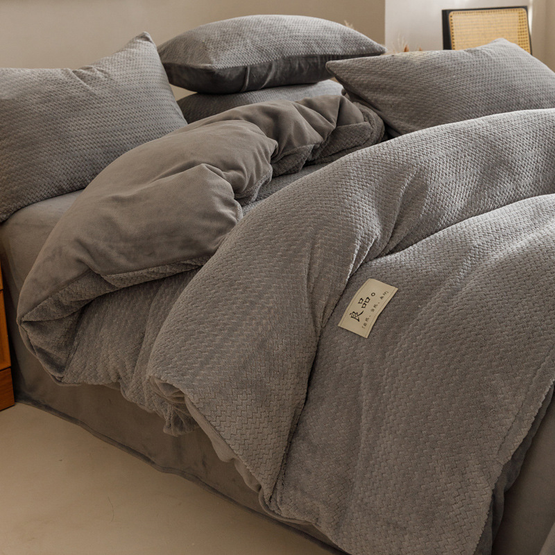 Luz lujosa cama de seda de cuatro piezas set2025 nuevo otoño invierno engrosado coral edredón cubierta cama gaza set de tres piezas