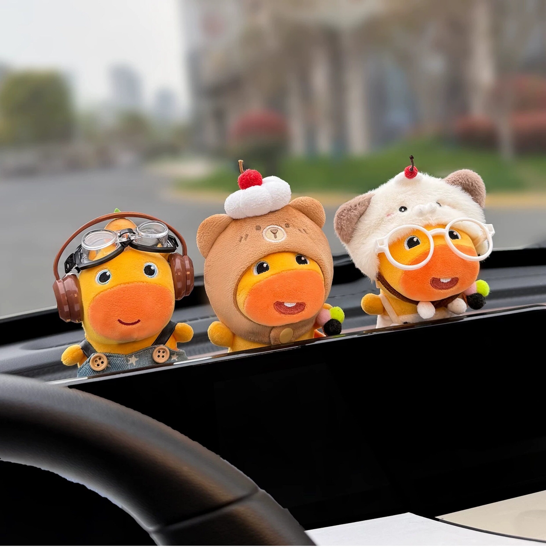 Authentic Capybara Lulu Car Ornament, Car Dashboard Display Screen Decorative Doll, Interior Car Accessory Figurine