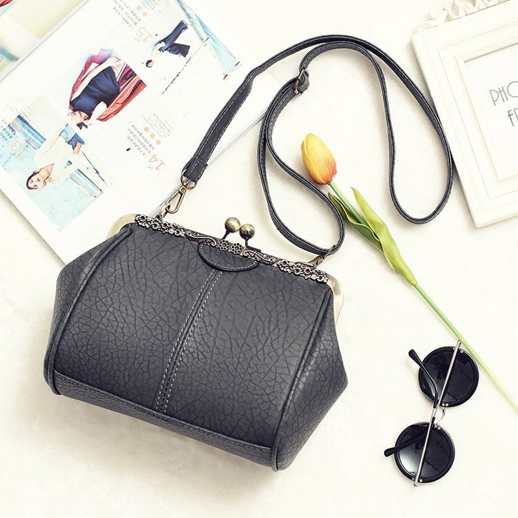 Vintage Pattern Shoulder Bag For Women Retro Style Pu Handbag_voghion.com