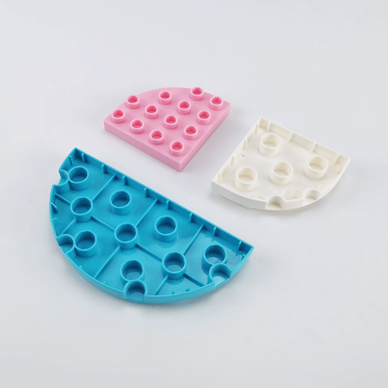 大粒の積み木の部品の異形の部品のアダプターの子供のままごとの部品のおもちゃ