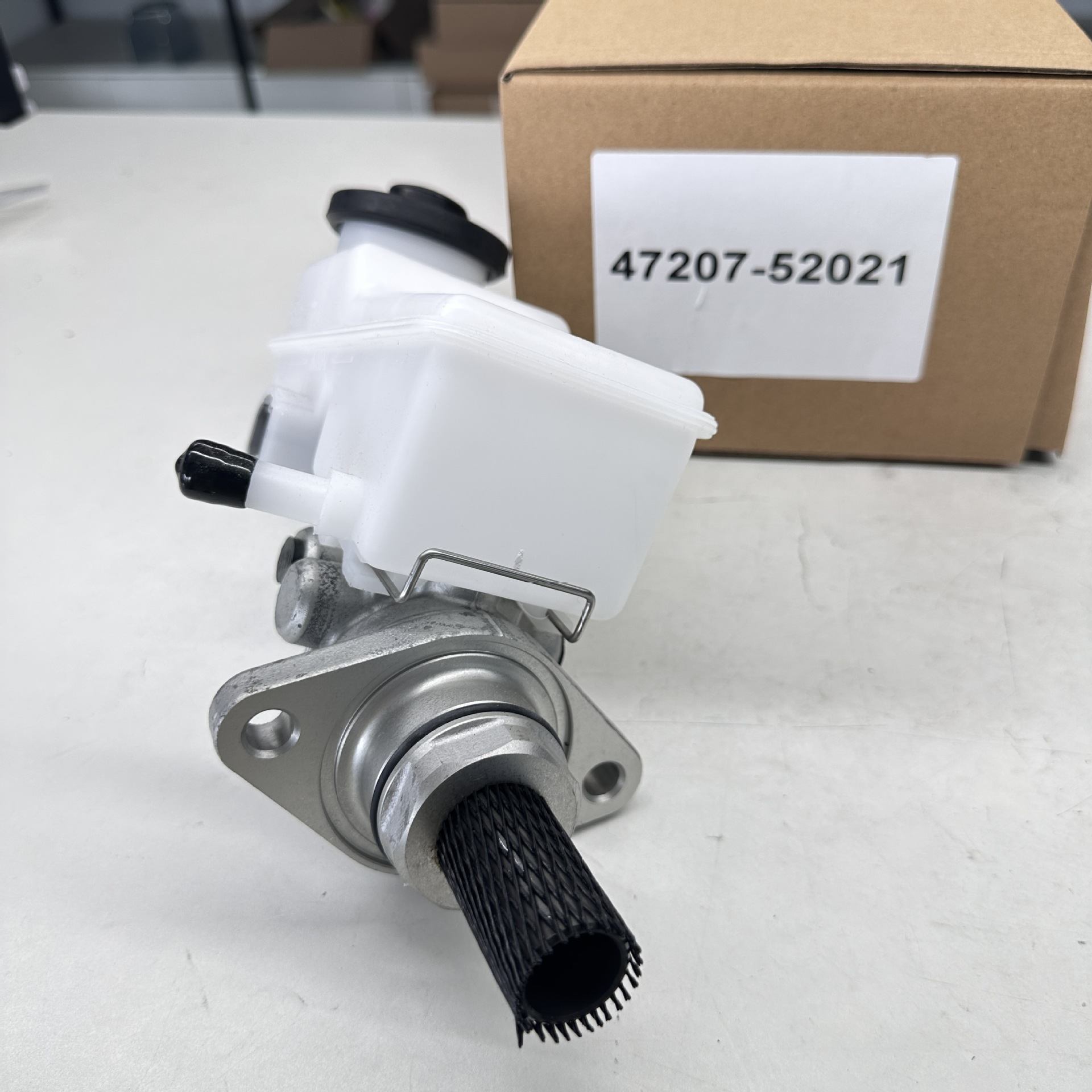Suitable for Toyota Brake Master Cylinder 47207-52021 4720752021