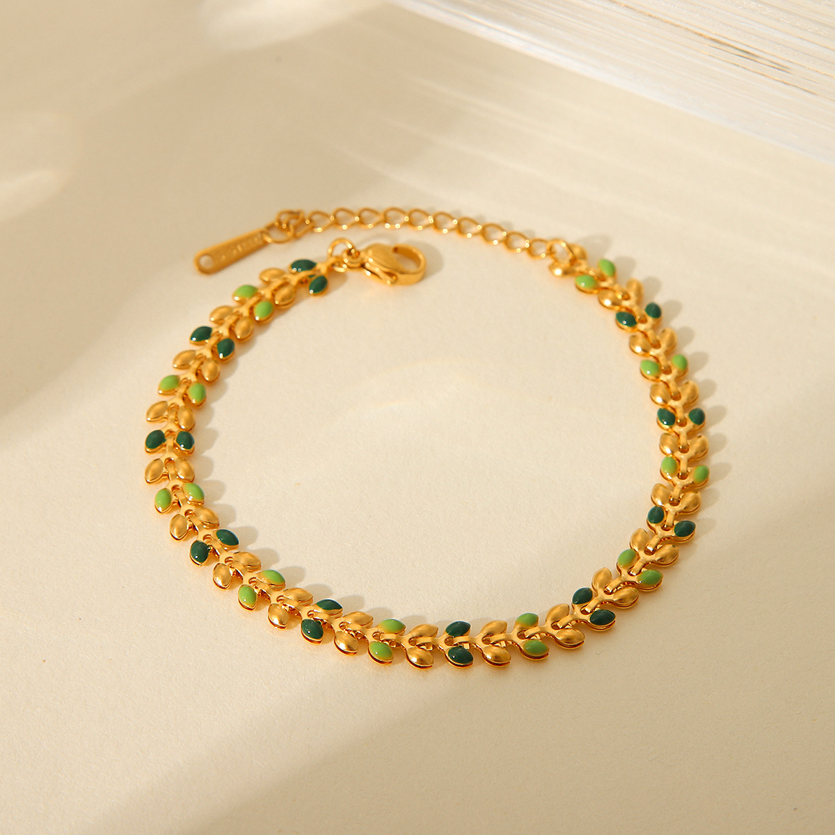 Europa y los Estados Unidos transfronterizos ins viento rojo con acero de titanio pulsera de goteo de aceite 18K oro acero inoxidable pulsera de hoja de oliva joyería