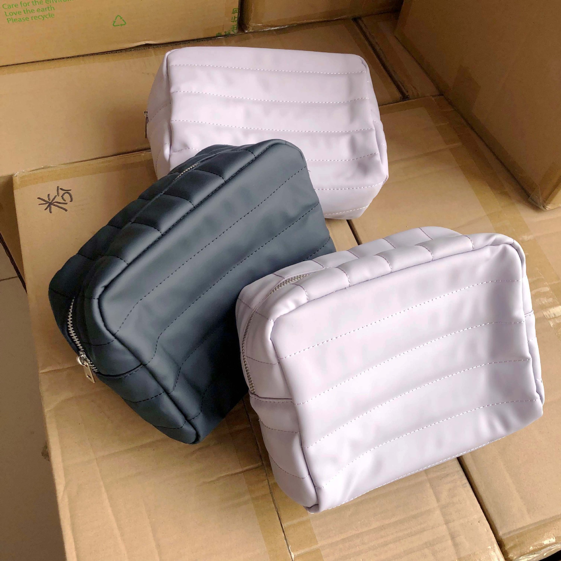 出口单！收纳化妆包大容量简约便携充棉旅行洗漱包