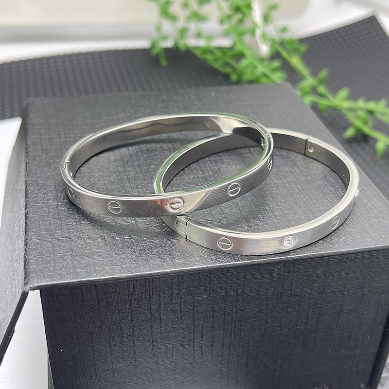 Pointed titanium steel lip stud product view