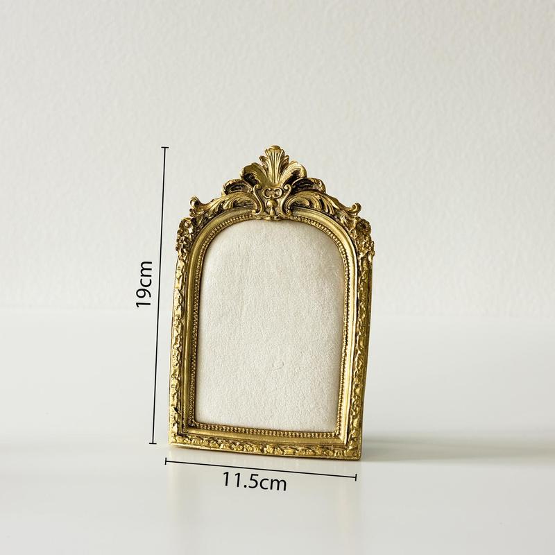 金色のレトロなフォトフレームのジュエリー展示棚は壁に掛けられます。|undefined