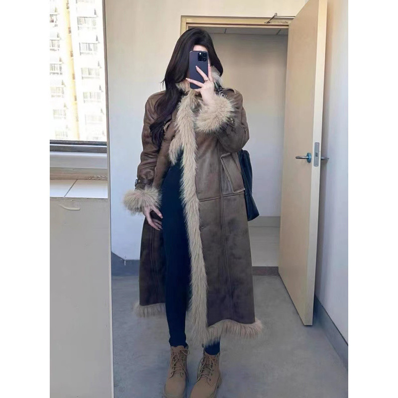 모피 원 모조 양고기 양모 코트 여성의 2025 새로운 겨울 두꺼운 긴 젊은 친환경 가죽 코튼 코트