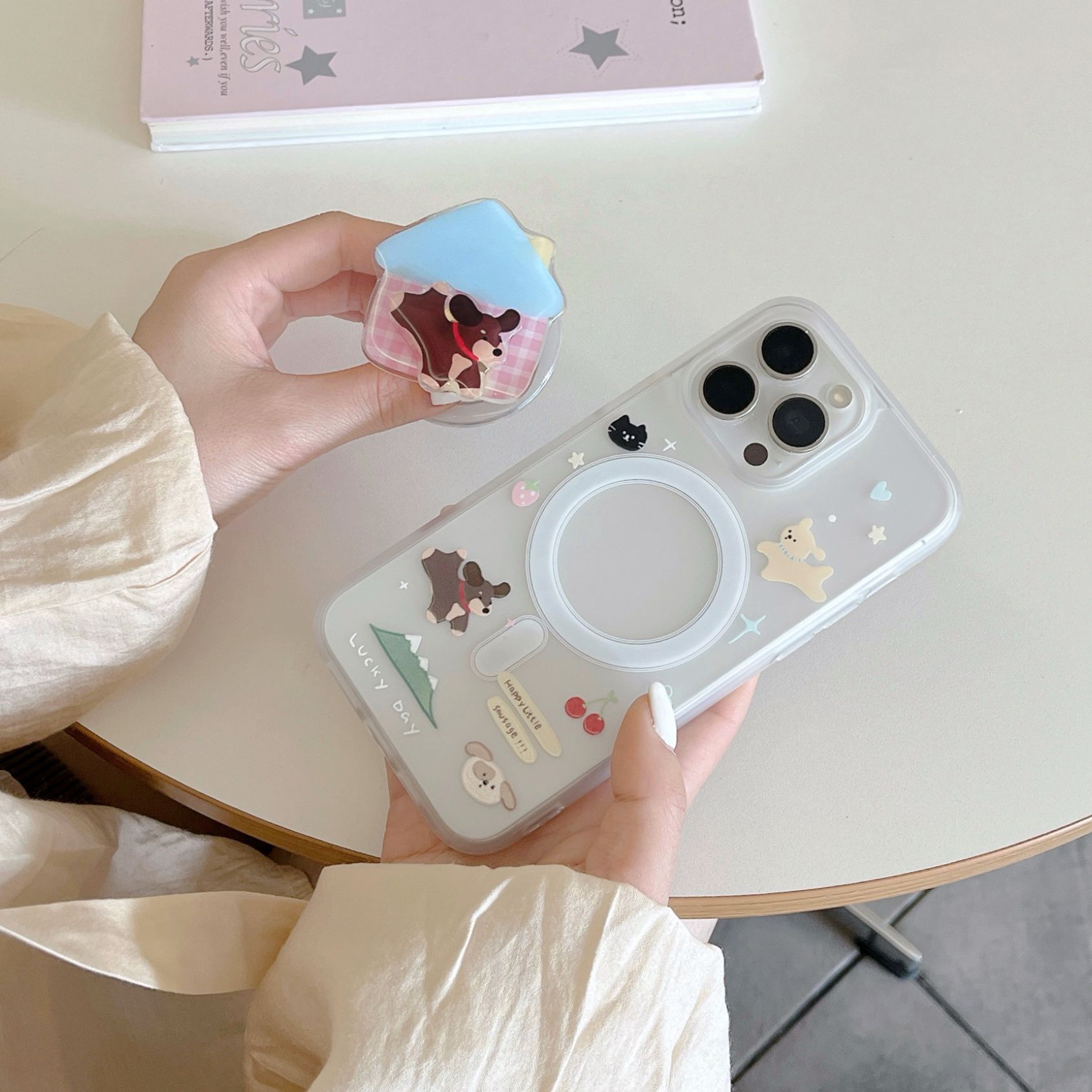 Cartoon House Dachshund Dog para iPhone16 funda para teléfono móvil 15ProMax nicho 14Pro atracción magnética 13 nuevo 16P