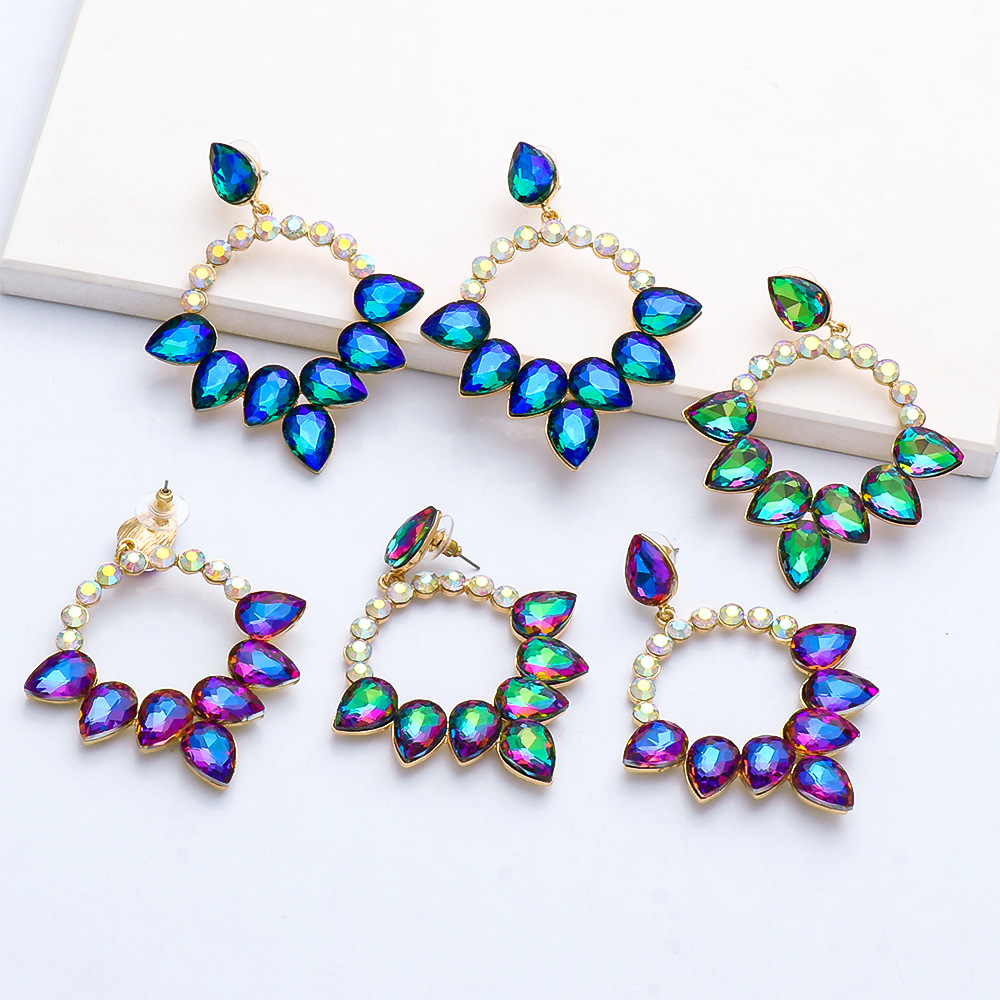 Fashion Diamond-studded Geometric Earrings display picture 23