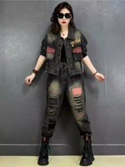 ファッションブランドのヨーロッパの商品2024秋の服装のカジュアルなファッションの流行のベルベットの洋風はやせている女性のコートの婦人服のカウボーイの2つのセットを現します。