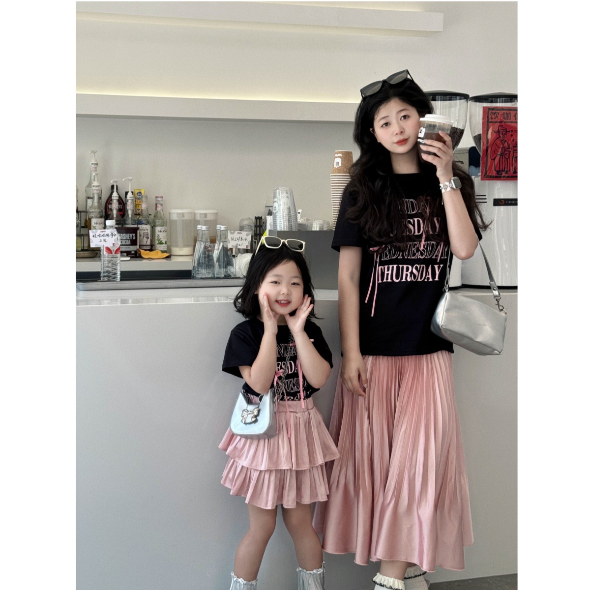 Padres-hijos de verano estilo coreano 2024 niñas 100 pantalones letras extranjeras camiseta de dos piezas madre-hija verano