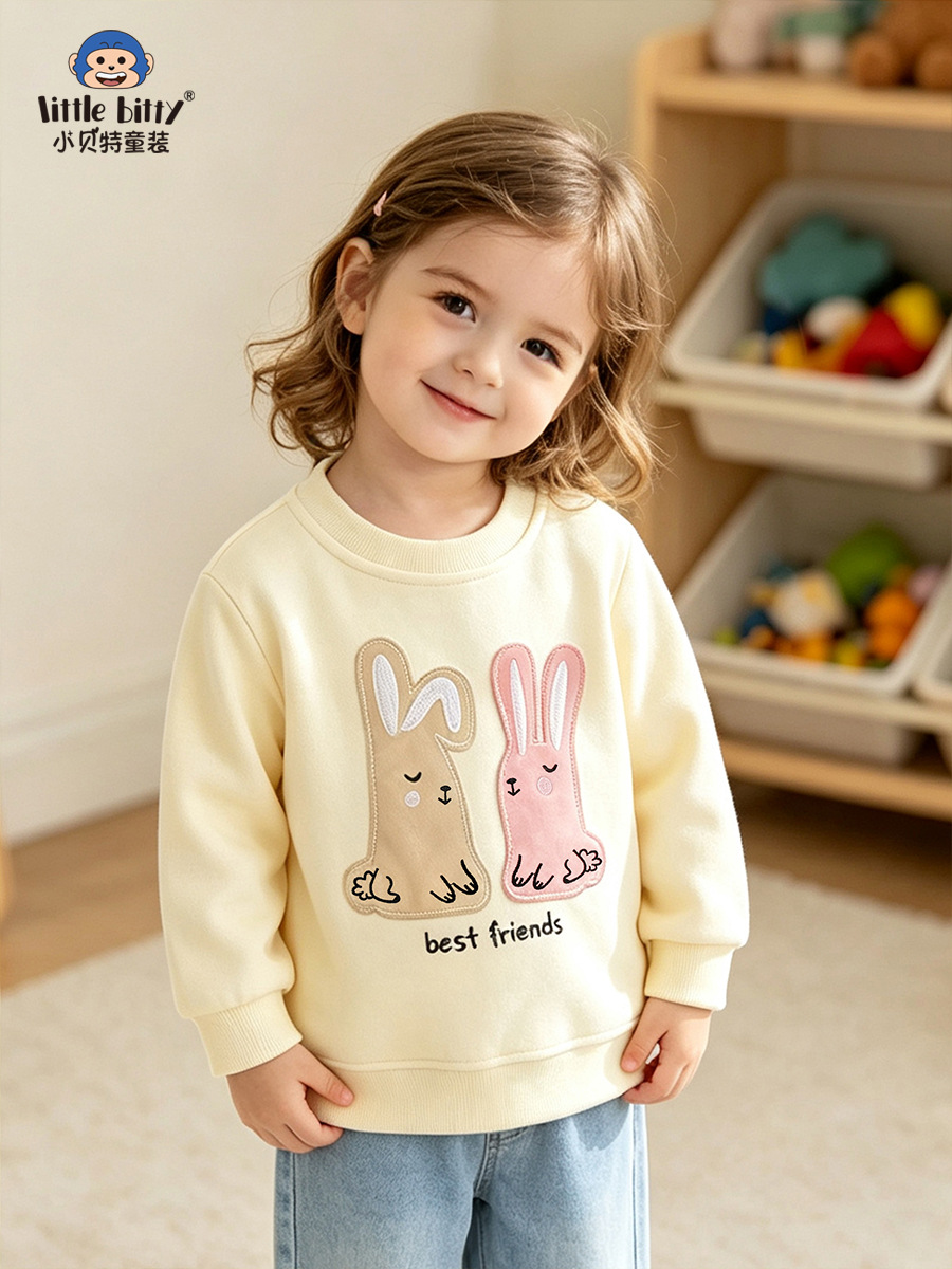 Sweet and cute autumn and winter 2026 children's round-neck sweatshirt with animal embroidery, adorable tops for toddlers and young children, in-stock clothing