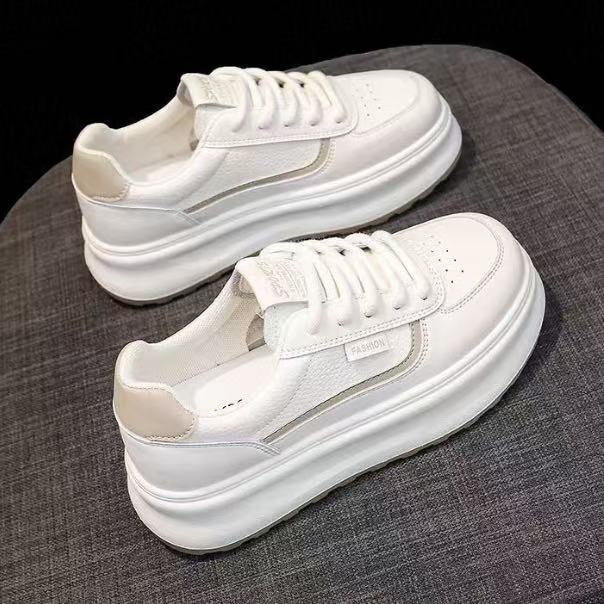 Zapatos blancos para mujeres primavera nueva suela gruesa coreana in-mode zapatos de mujer de alta altura zapatos deportivos casuales zapatos de skate de moda