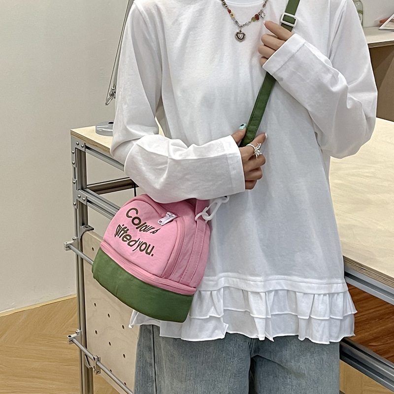 Bolso de moda coreana 2025 nuevo bolso femenino de lona estilo universitario letra bolso de hombro bolso de mensajero de color de contraste casual