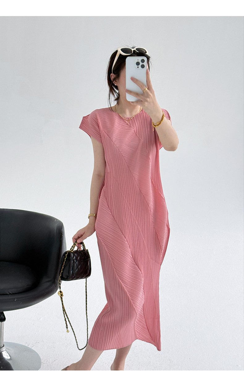 Đầm maxi nữ tay ngắn thiết kế xếp ly Issey Miyake ôm eo — màu đen chi tiết 1
