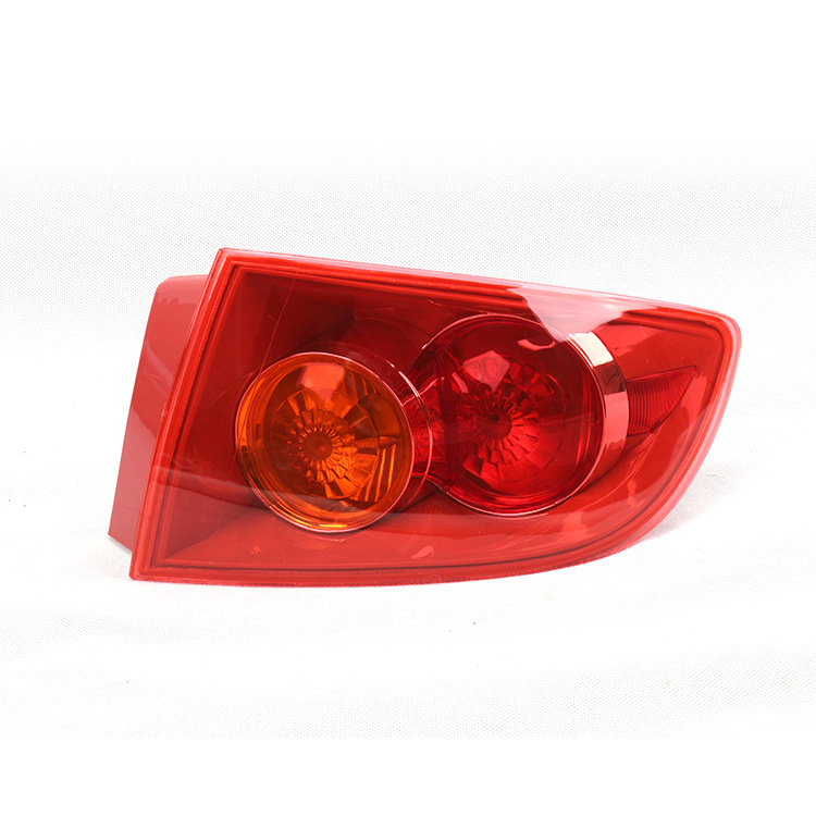 Aplicable a las luces traseras de Mazda 3 en el año 06, el viejo caballo 3 carcasa de la luz de freno trasera de la luz anticolisión de la luz trasera delanteros