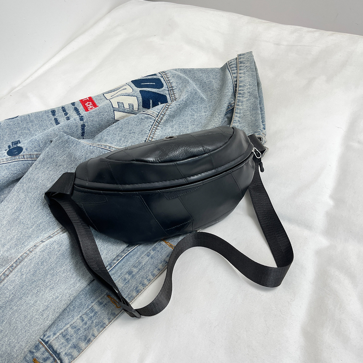 223g Weight Polyester Lining Material Zipper Closure Type Sling Strap Strap Type Fanny Pack Bags Type Casual, Daily, Shopping Occasion Nylon Material Cows, Solid Color Pattern All Seasons Season Women's Gender Basic Style Oval Shape Women's Basic Cows Solid Color Nylon Waist Bags 33