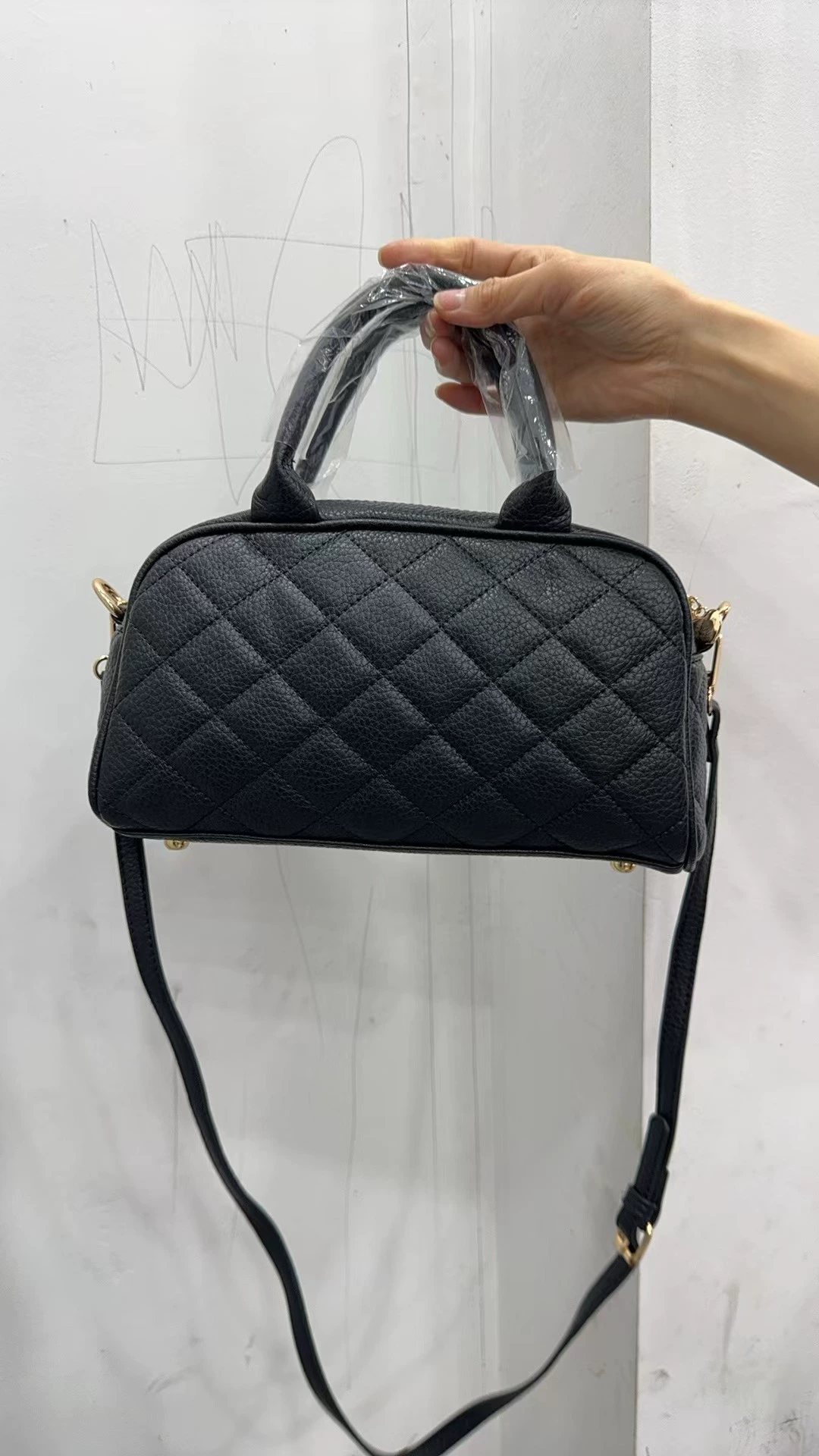 Small demi-season shoulder bag with diamond pattern, Chanel style